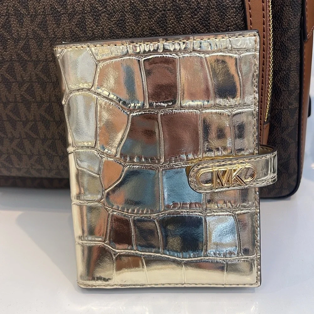 Michael Kors Empire Metallic Crocodile Embossed Leather Passport Wallet Pale Gld